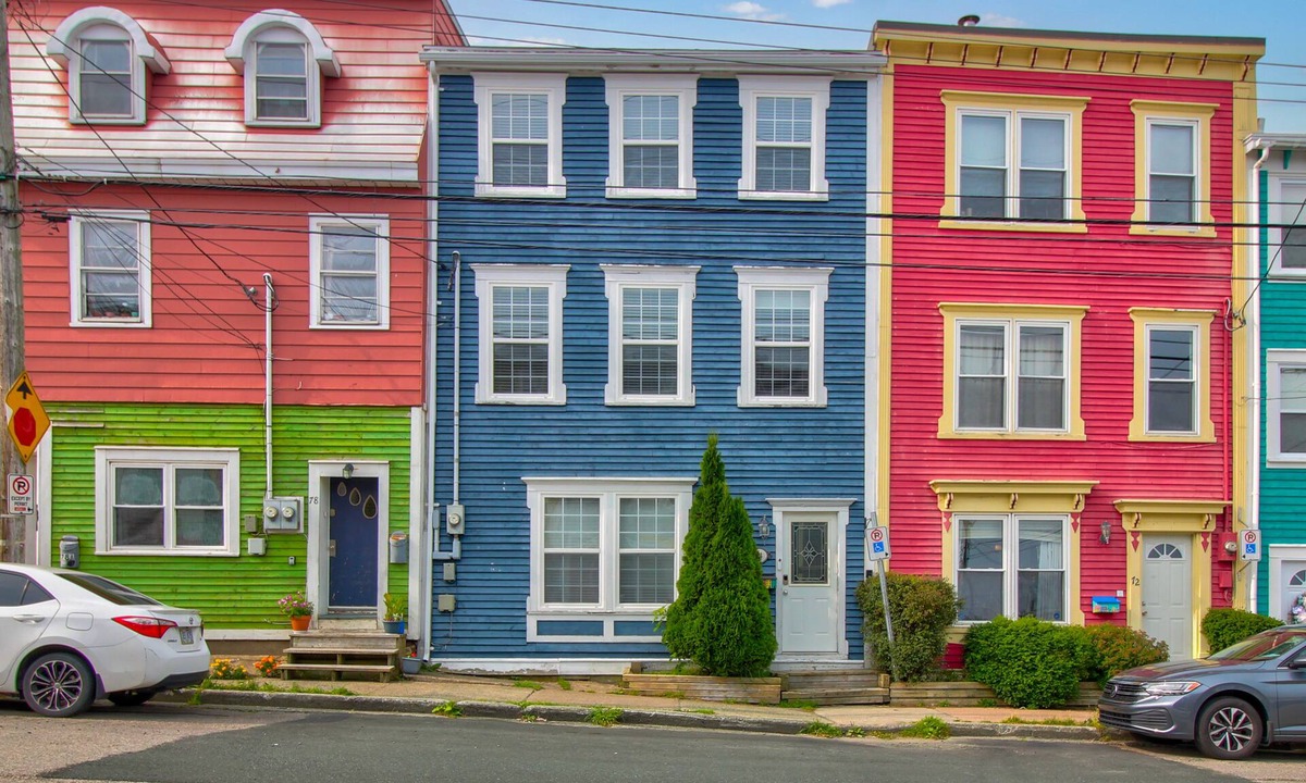 Downtown St. John's House | Blue Jelly Bean Signal Hill Sea Vw King Bds