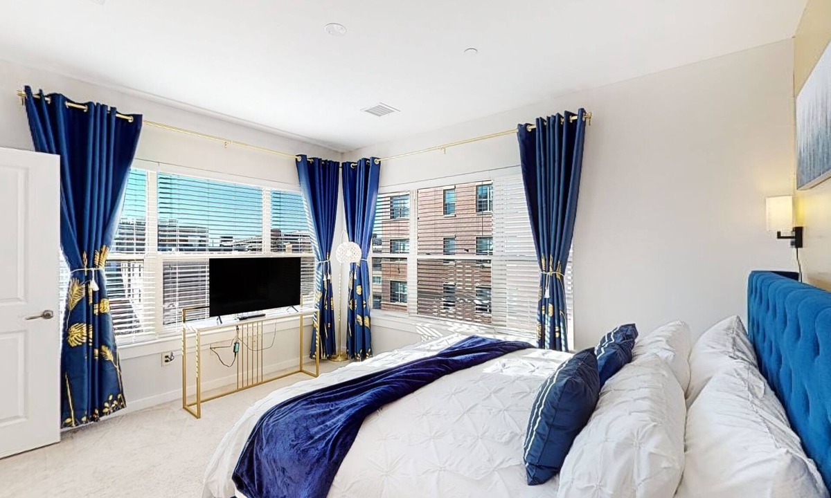 Malden Apartment | Blue King & Queen Near Train.