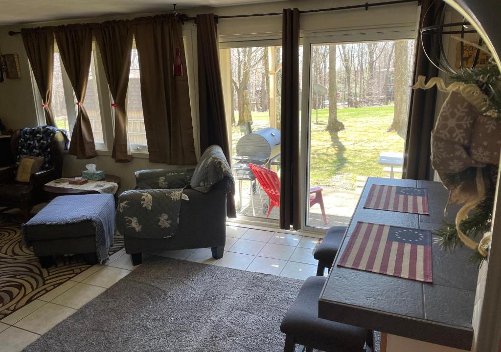 Claysburg Apartment | Blue Knob Bear Den (Nordic Center/Golf Course)