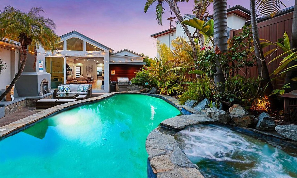 Middletown House | BLUE LAGOON➕ BONUS APT ♦ GAMES ♦ POOL ♦ VIEWS ♦ LUXURY - THIS PLACE IS NUTS!