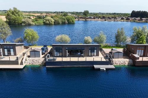 Frognall House | Blue Lagoon