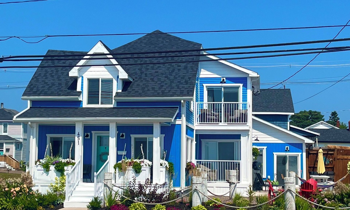 Summerside House | Blue Lobster Summerside Harbour