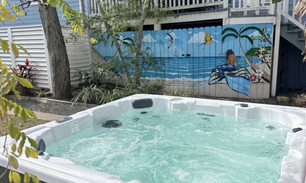 San Jacinto House | Blue Mermaid! Beautiful home 4 blocks from the beach!