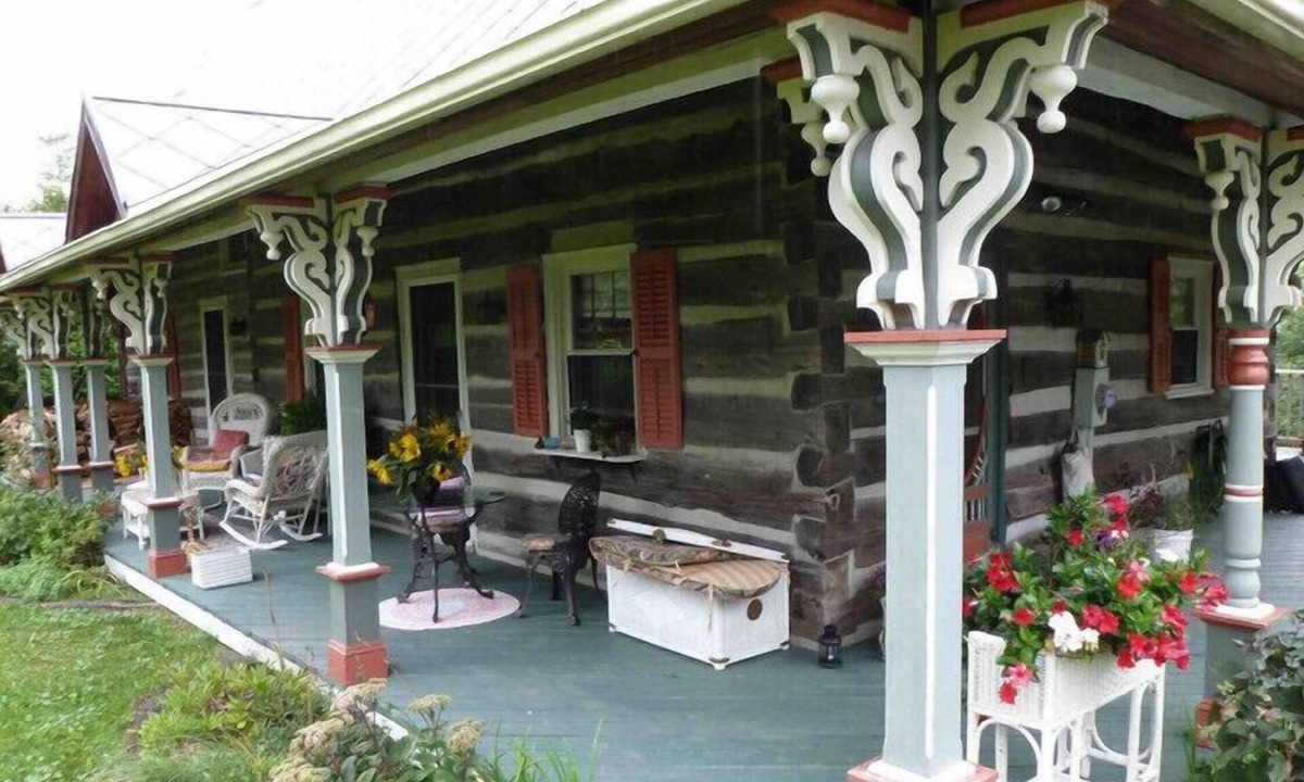 Eugenia Ski Chalet | Blue Mountain Country Estate - BACK HALF SEASONAL RENTAL