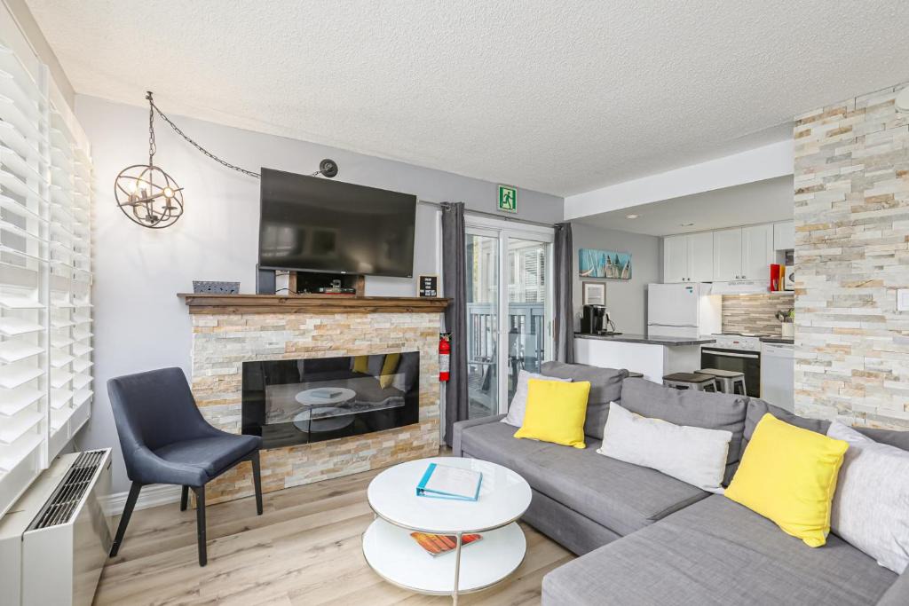 Craigleith Apartment | Blue Mountain Hideaway at North Creek Resort