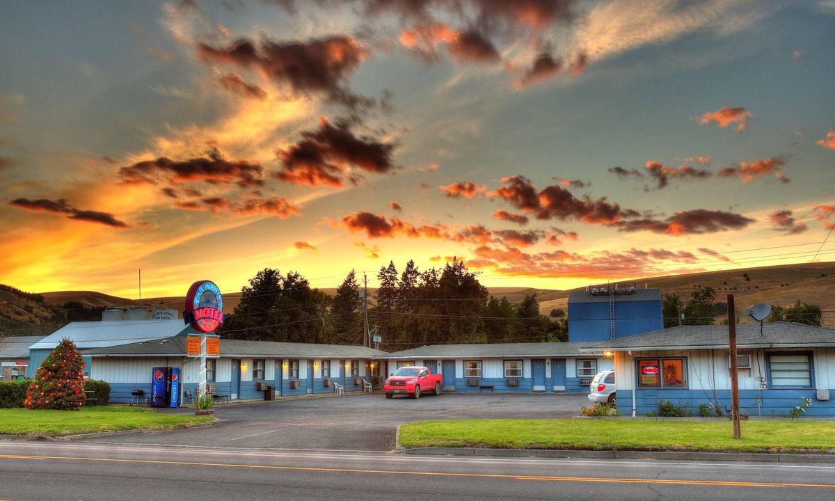Dayton Hotel | Blue Mountain Hotel