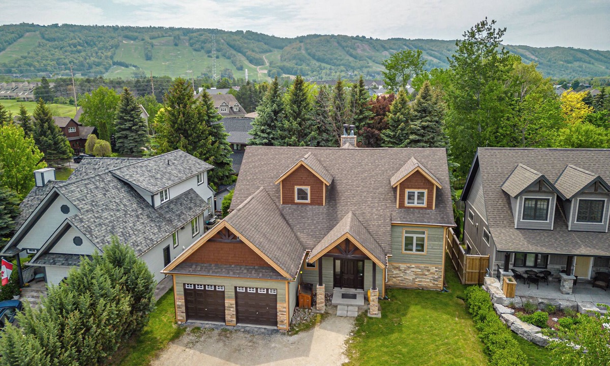 The Blue Mountains Ski Chalet | Blue Mt. Chalet 8 BDR 4 W/C Ski & Recreation Resort, Golf, Beach, Hiking & More
