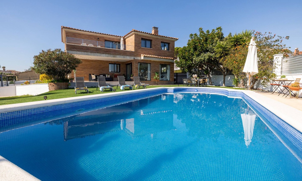 El Roc de Sant Gaieta Villa | Blue Oasis Retreat by Fidalsa