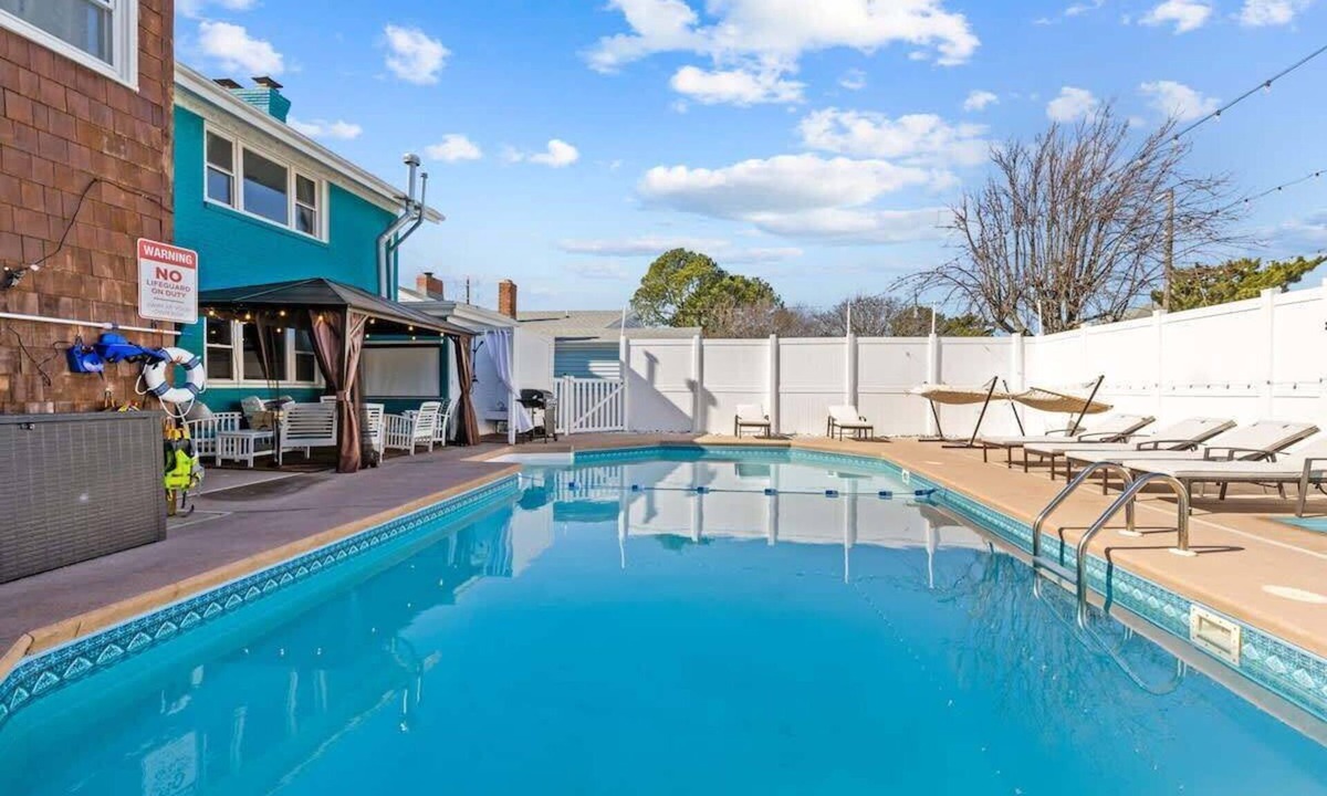 Willoughby Spit House | Blue Octopus Summary: