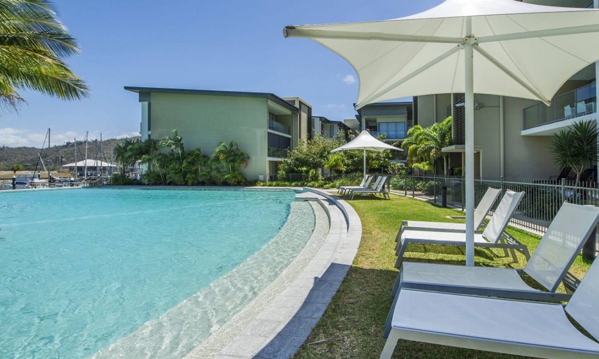 Nelly Bay Apartment | Blue on Blue Apartment 813