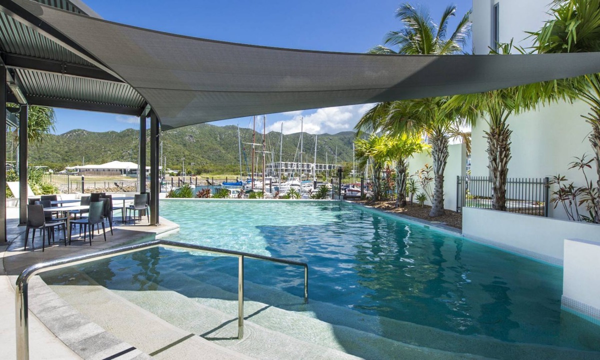 Nelly Bay Apartment | Blue on Blue Apartment 327