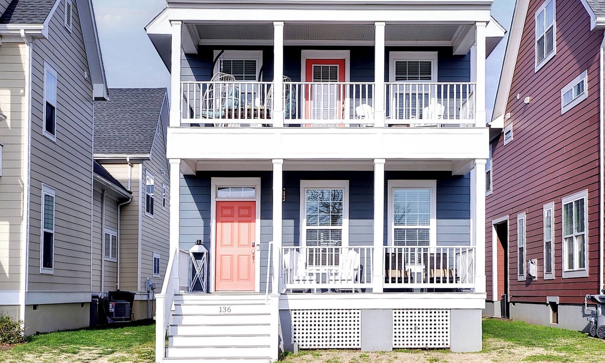 Buckroe Beach House | Blue on Buckroe: Family Beach Getaway w/Gameroom!