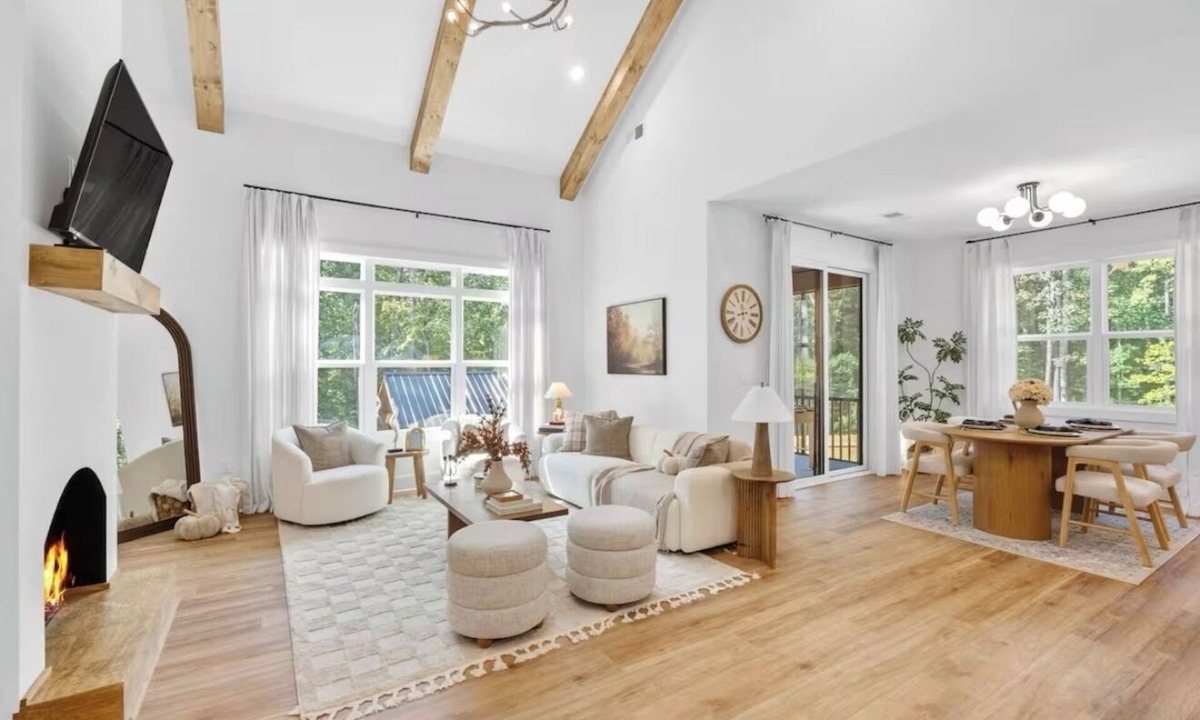 Westminster House | Blue Owl Lakefront Getaway · Hot Tub + Mini Golf + BBQ