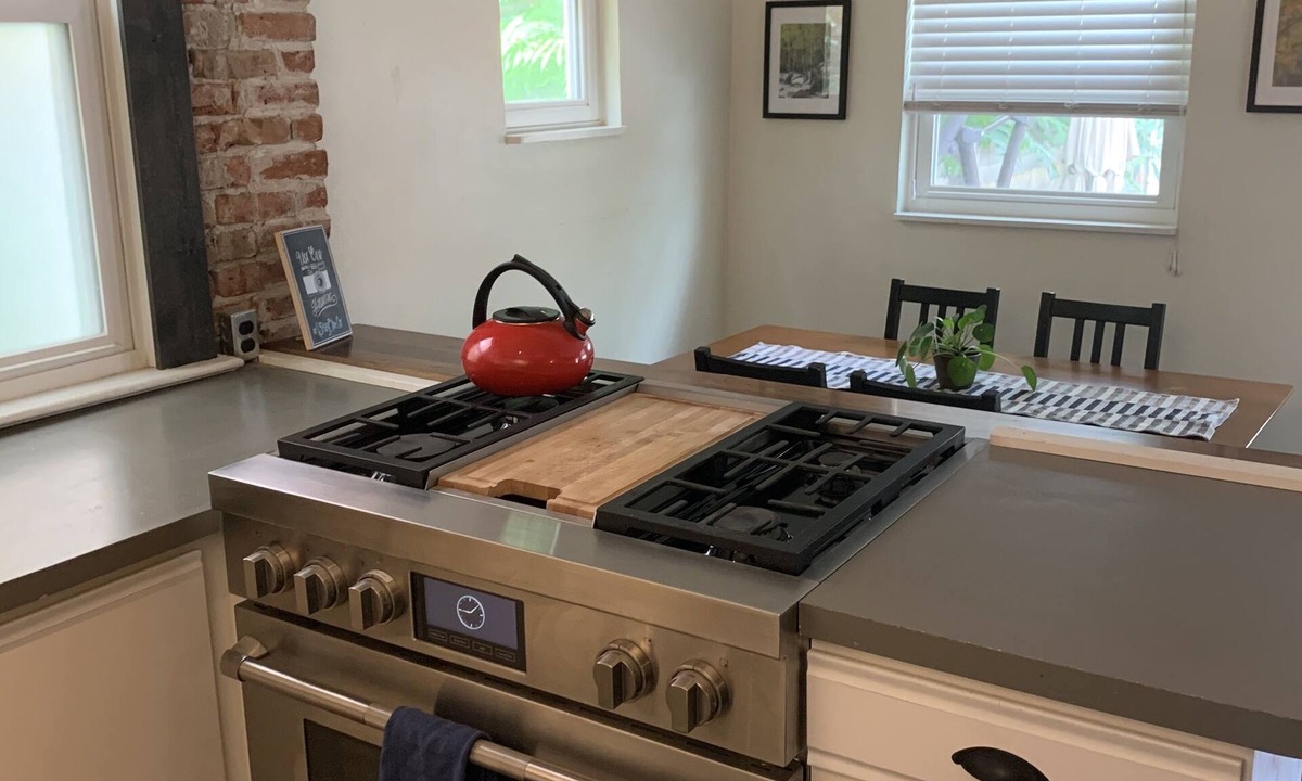 Speer House | "Blue Ox" Charming 2 Bedroom Triplex - S Broadway