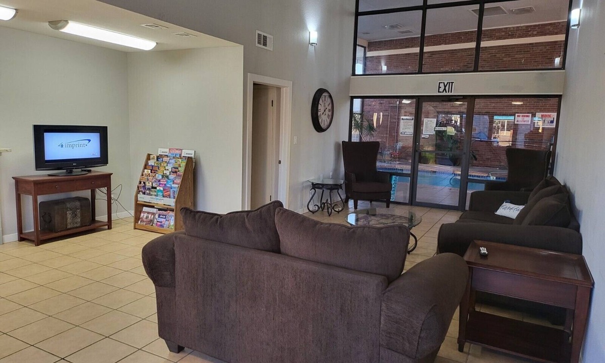 Sallisaw Hotel | Blue Ribbon Inn and Suites