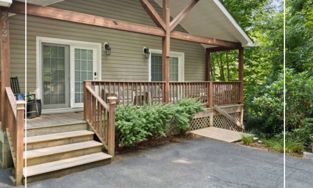 Pineola Cottage | Blue Ridge Bungalow with Hot Tub
