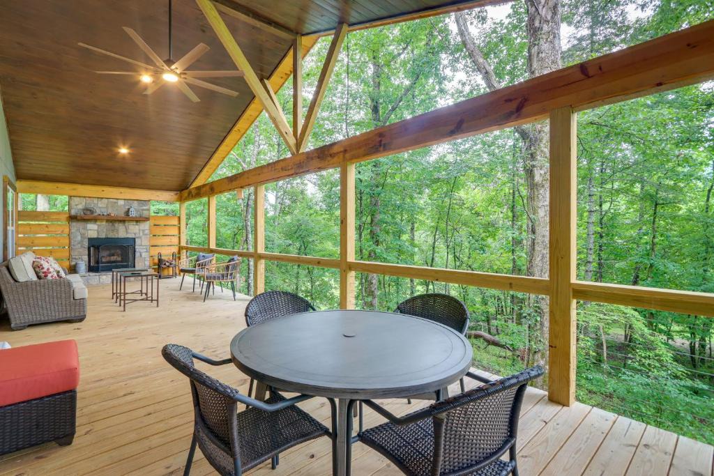 Epworth House | Blue Ridge Mountainside Cottage with Fire Pit!