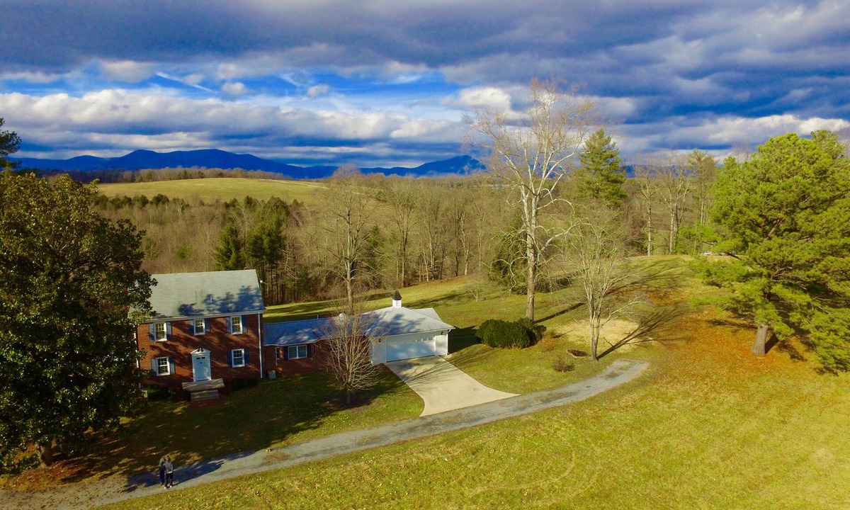 Arrington House | Blue Ridge, Tye River, C-Ville, Crabtree, Wintergreen, Sweet Briar, Farm