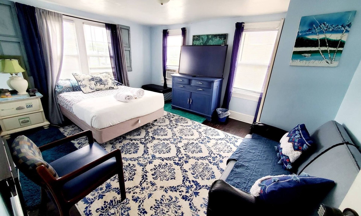 Dover Apartment | Blue Room in Delaware