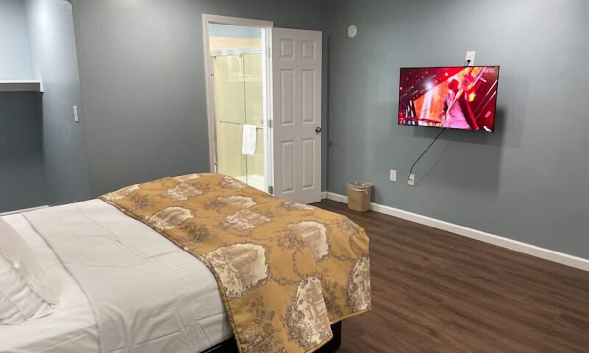 Downtown Hotel | Blue Seal Inn