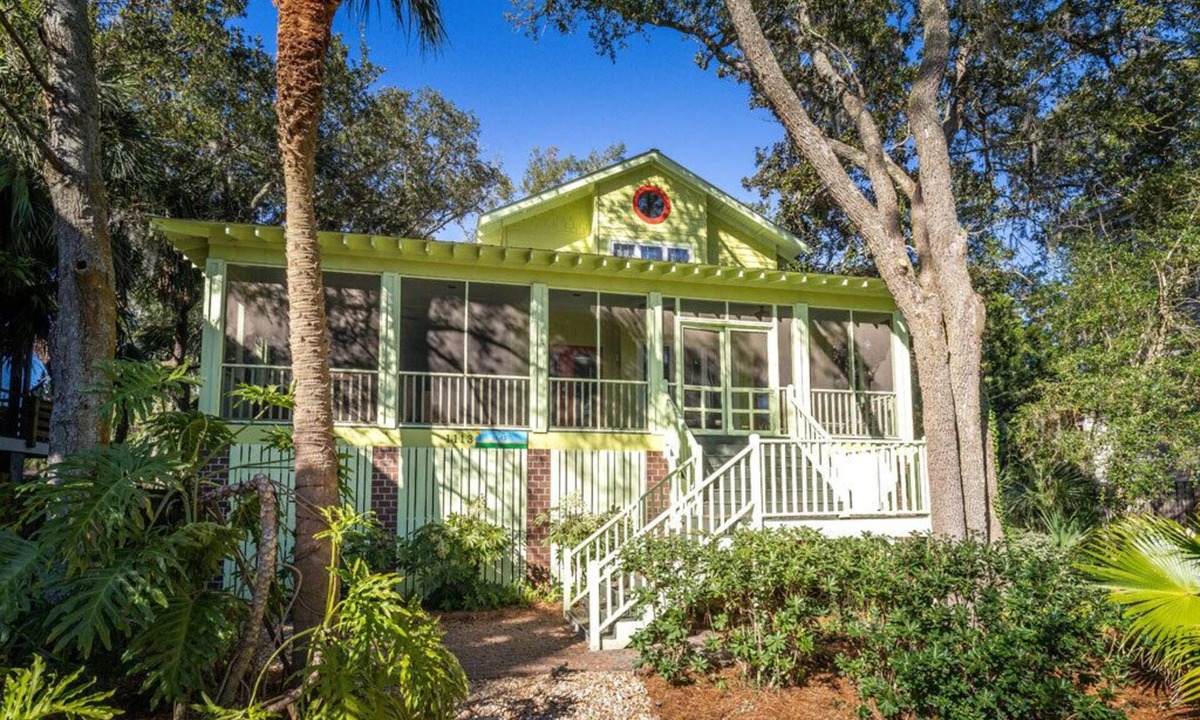 Tybee Island House | Blue Skies | Game Room, Fire Pit & More!
