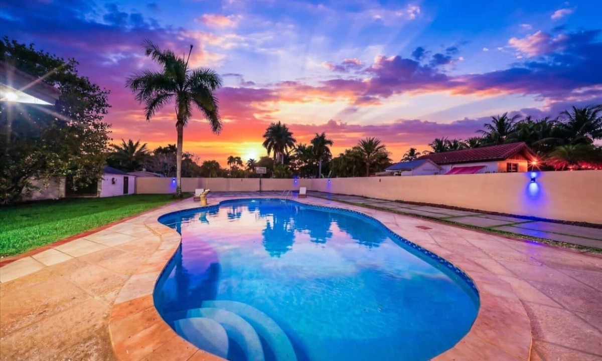 Tamiami House | Blue Skies