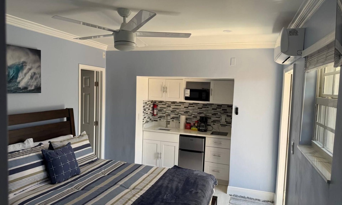 Pompano Beach Apartment | Blue Sky Guest Room with Kitchenette