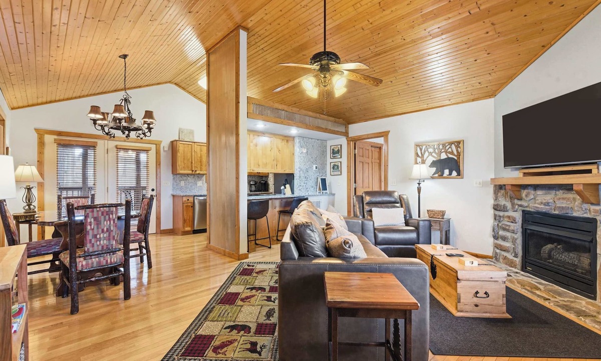 Reeds Spring Cabin | Blue Sky Lodge For 4