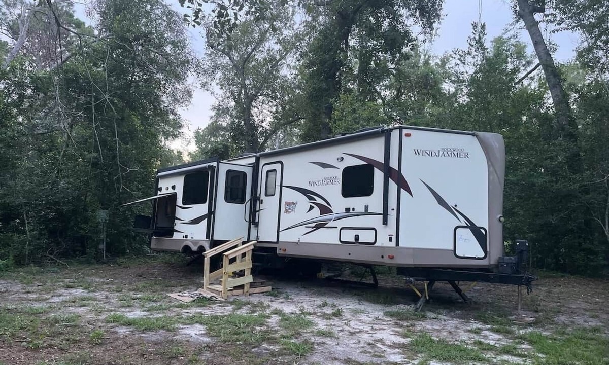 Madison House | Blue Spring Hideaway