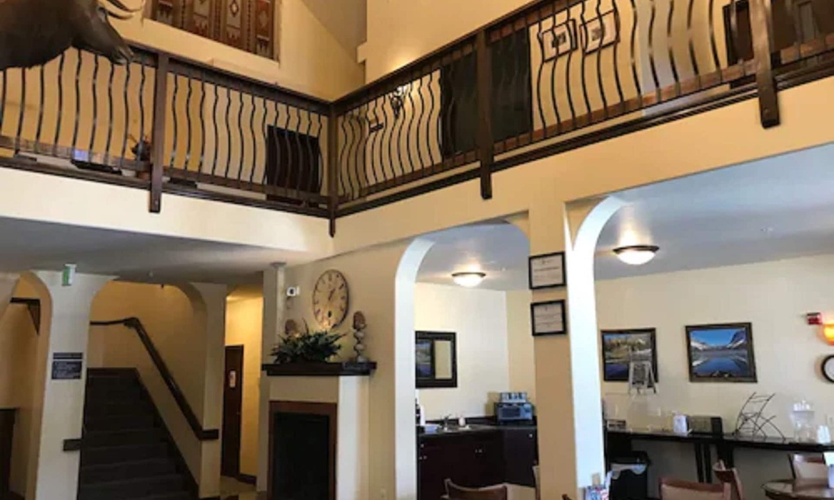 Meeker Hotel | Blue Spruce Inn