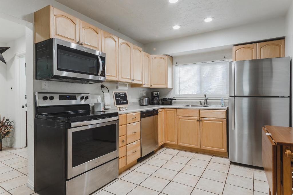 Springville Apartment | Blue Spruce on Main - Convenient location - 4bd remodeled