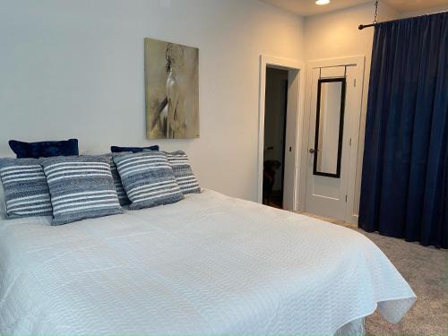 Sheridan House | Blue Studio at Navarra Gardens