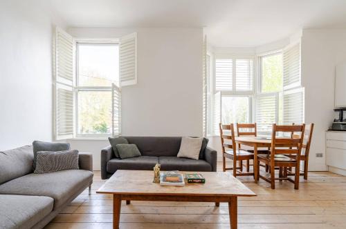 Forest Gate House | Blue Valley House