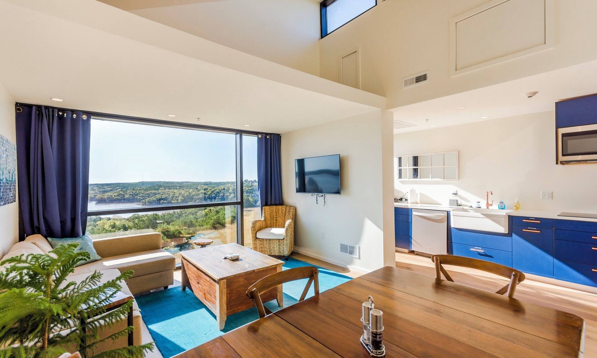 Randolph Hotel | Blue Vista Stone Lodge