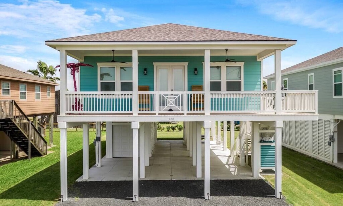 Surfside Beach House | Blue Warbler - 4 Bedrooms and 4 min walk to beach