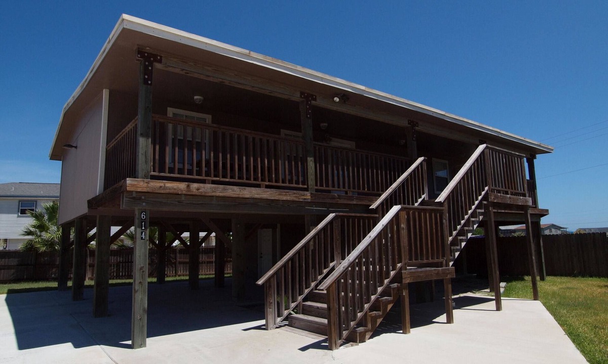 Leeward Sands House | Blue Water Fisherman 614SP