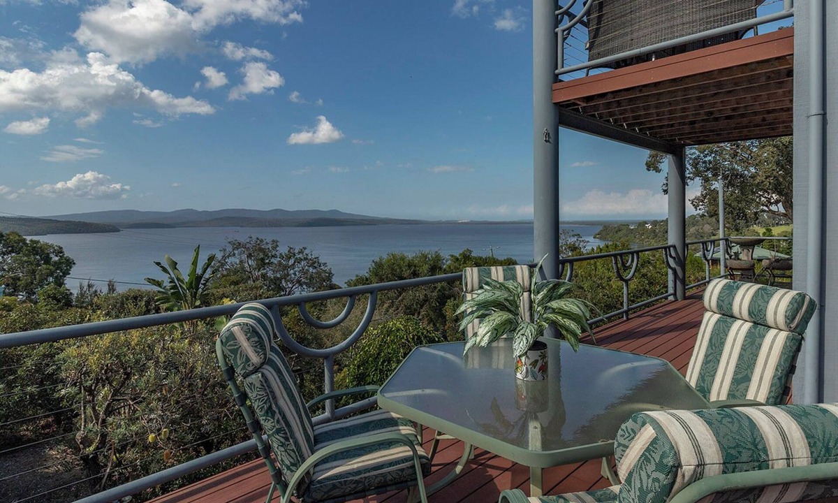 Mallacoota House | Blue Waters Lakeside escape.