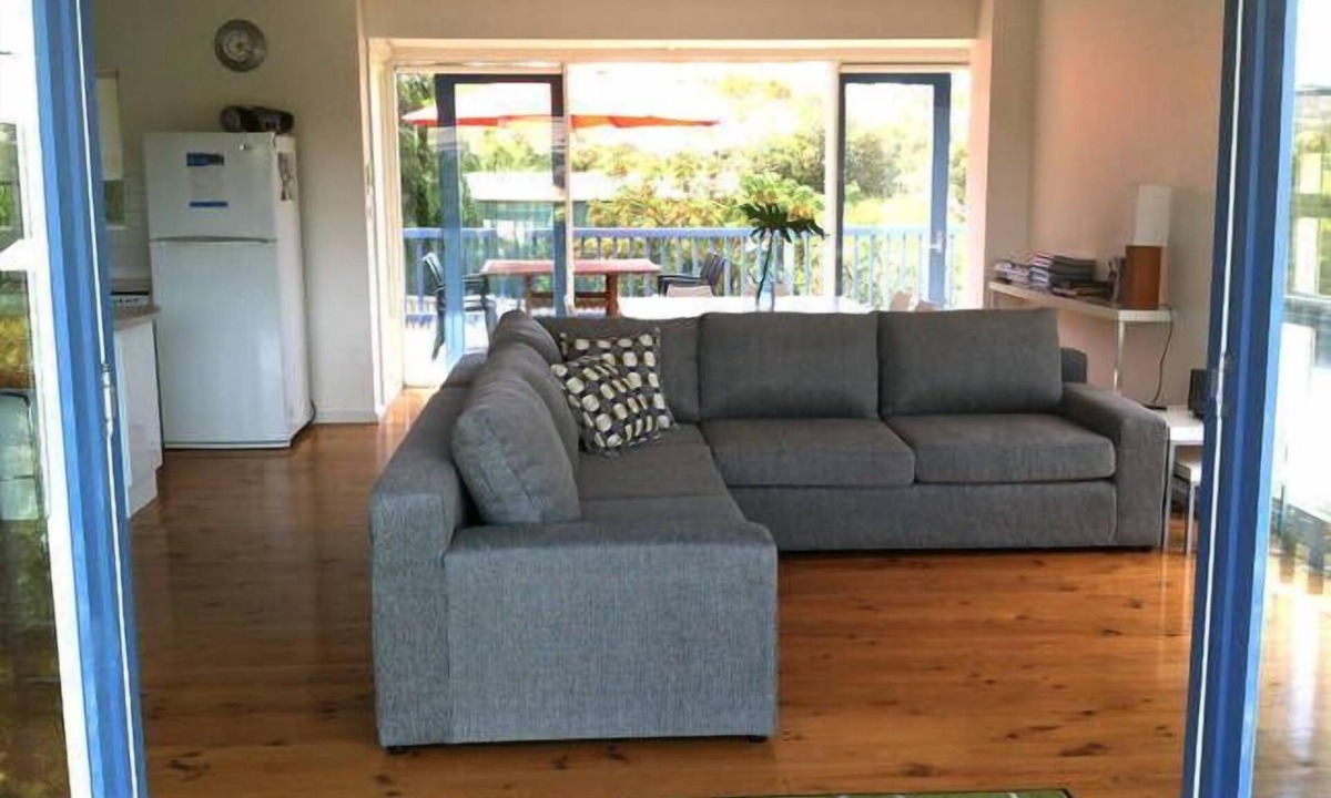 Silver Sands House | ~ BLUE WATERS ~ Sleeps 8 persons.