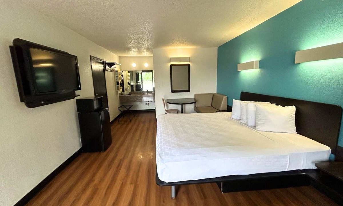 Beeville Hotel | Blue Way Inn & Suites By Jasper Beeville