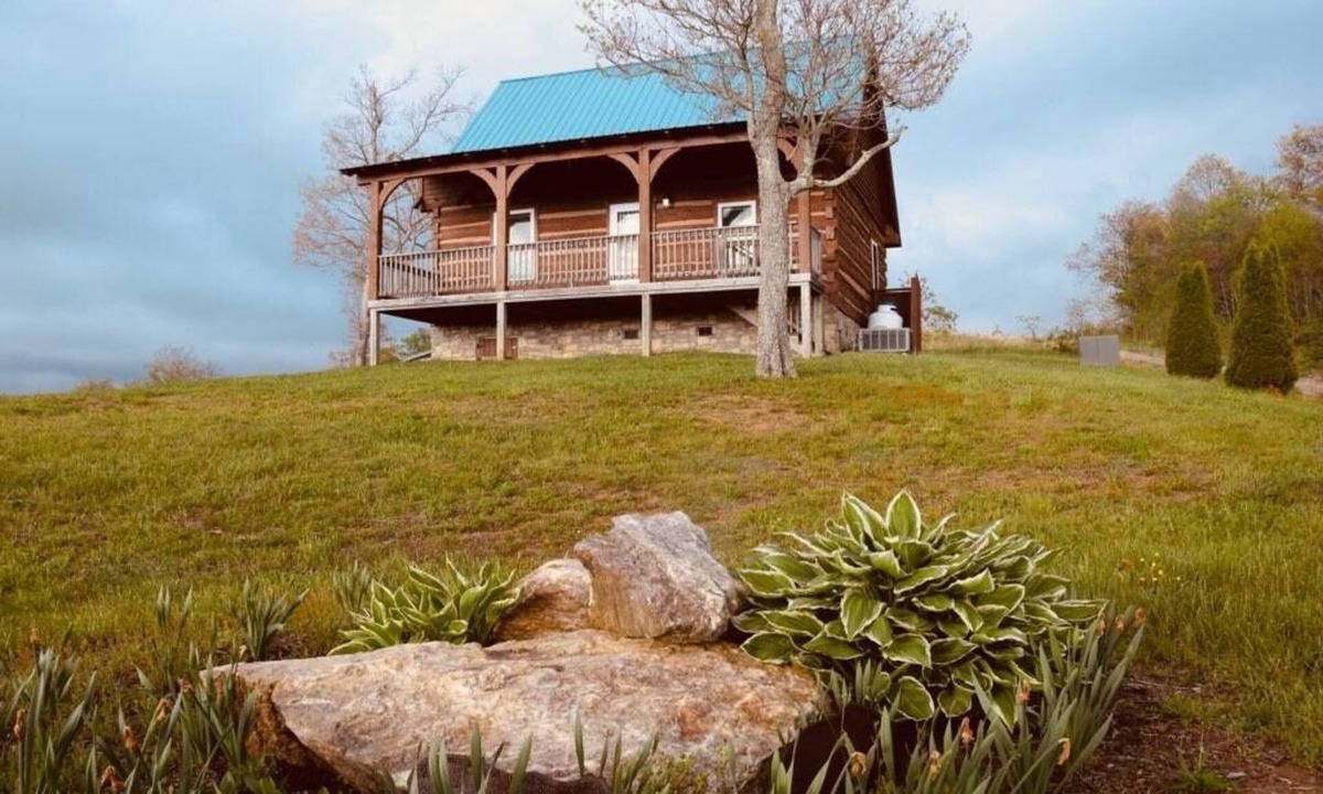 Vesta Cabin | Blue Willow Cabin, high up on the hill with180 degree views.