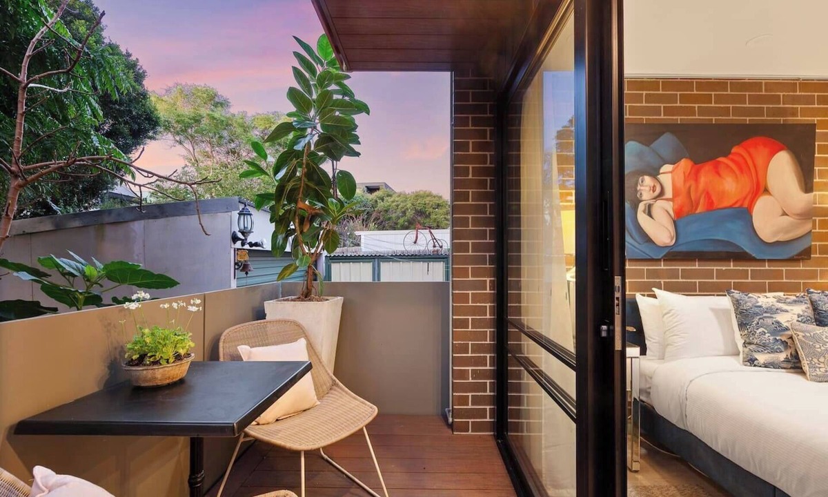 Petersham Apartment | Blue Willow Cosy Hideaway with Everyday Comfort