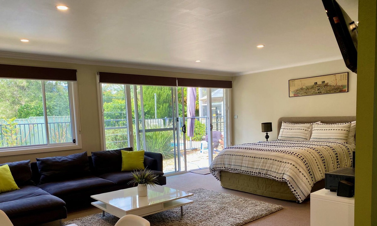 Scone Apartment | Blue Wren Cottage Scone - fully self contained poolside private studio