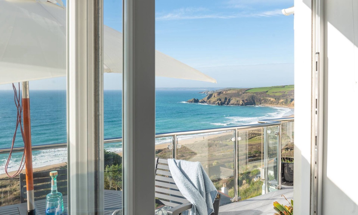 Praa Sands House | Blue Yonder - Sea Views & Hot tub