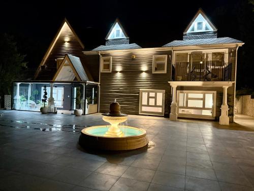 Bumble's Green Villa | Bluebell House