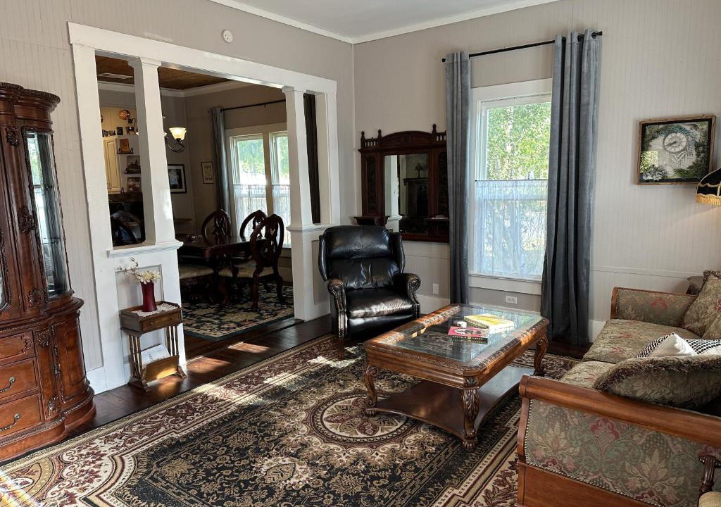 Taylor House | Blueberry Bungalow - Locally Run! Enjoy our PS5!