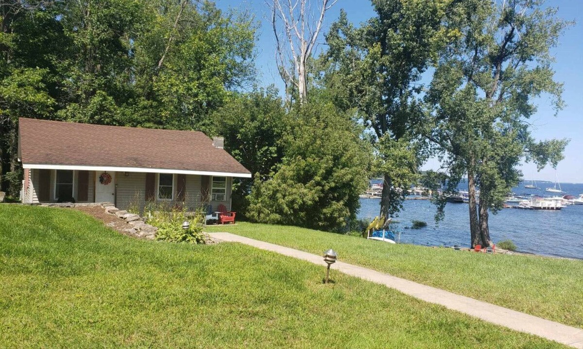 Plattsburgh Cabin | Blueberry Cottage on Lake Champlain