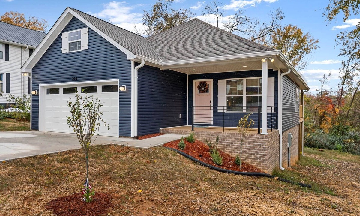 Scottsville House | Blueberry On Cherry - Scottsville, KY