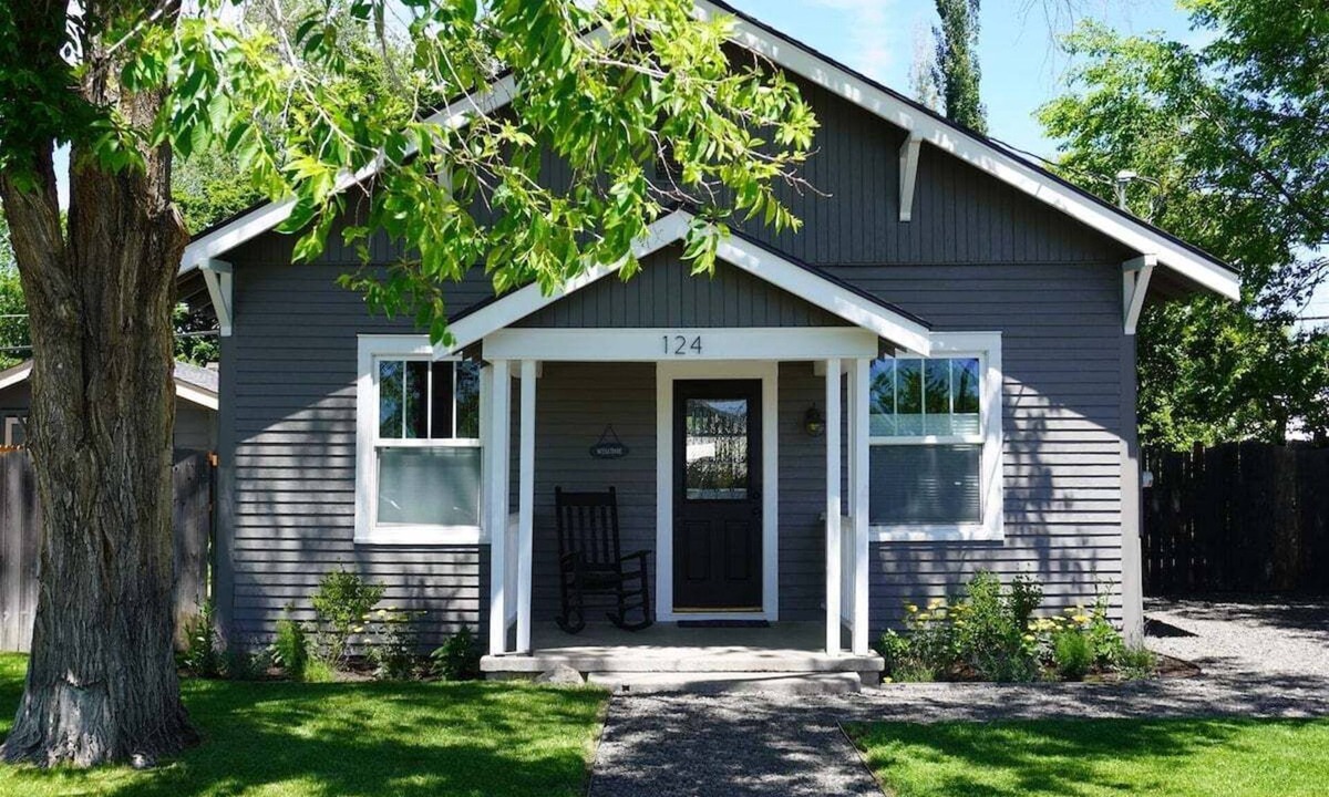 Old Bend House | Bluebird Day - Fuller Cottage