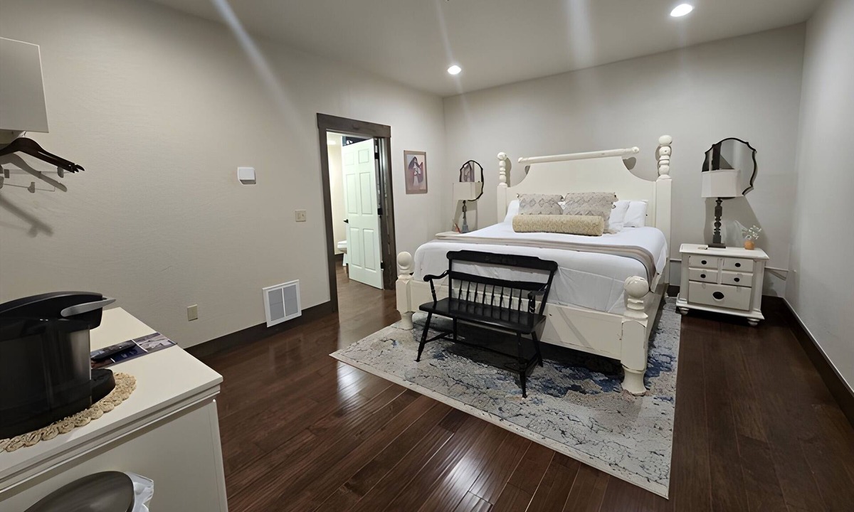 Elk City Hotel | Bluebird Place Marie Room: Historic Rt 66