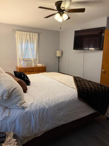 Athens Apartment | Bluebonnet apartment Athens tx king size bed 2 min from courthouse